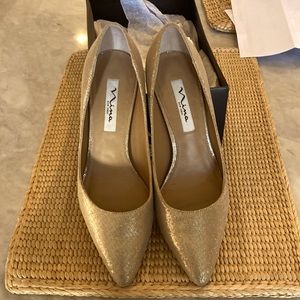 Nina size 8.5 Taupe Reflective Leather Pumps. 2.5 inch heel. Excellent! “Gold.”